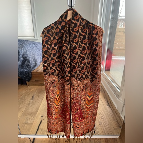 Colourful scarf - Picture 1 of 2